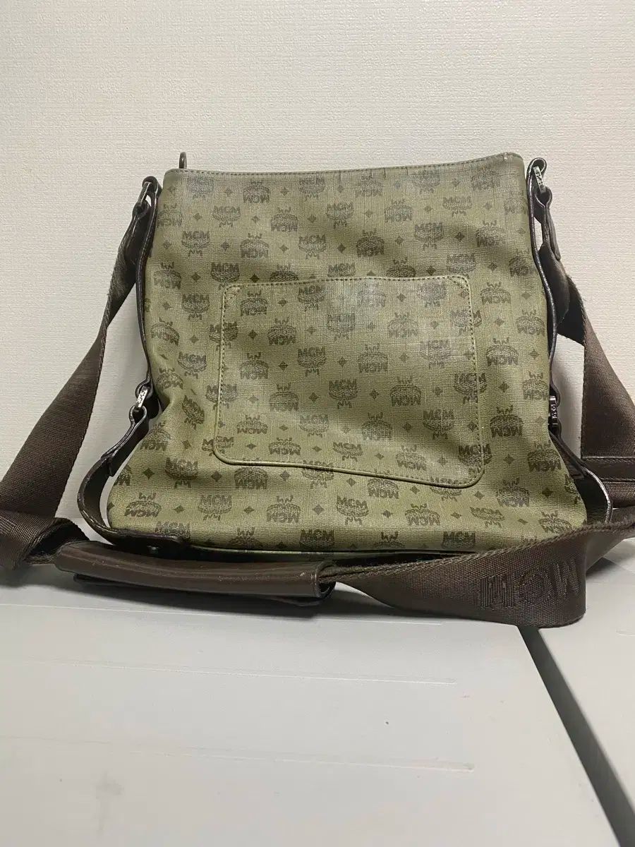 MCM クロスバック メッセンジャーバッグ