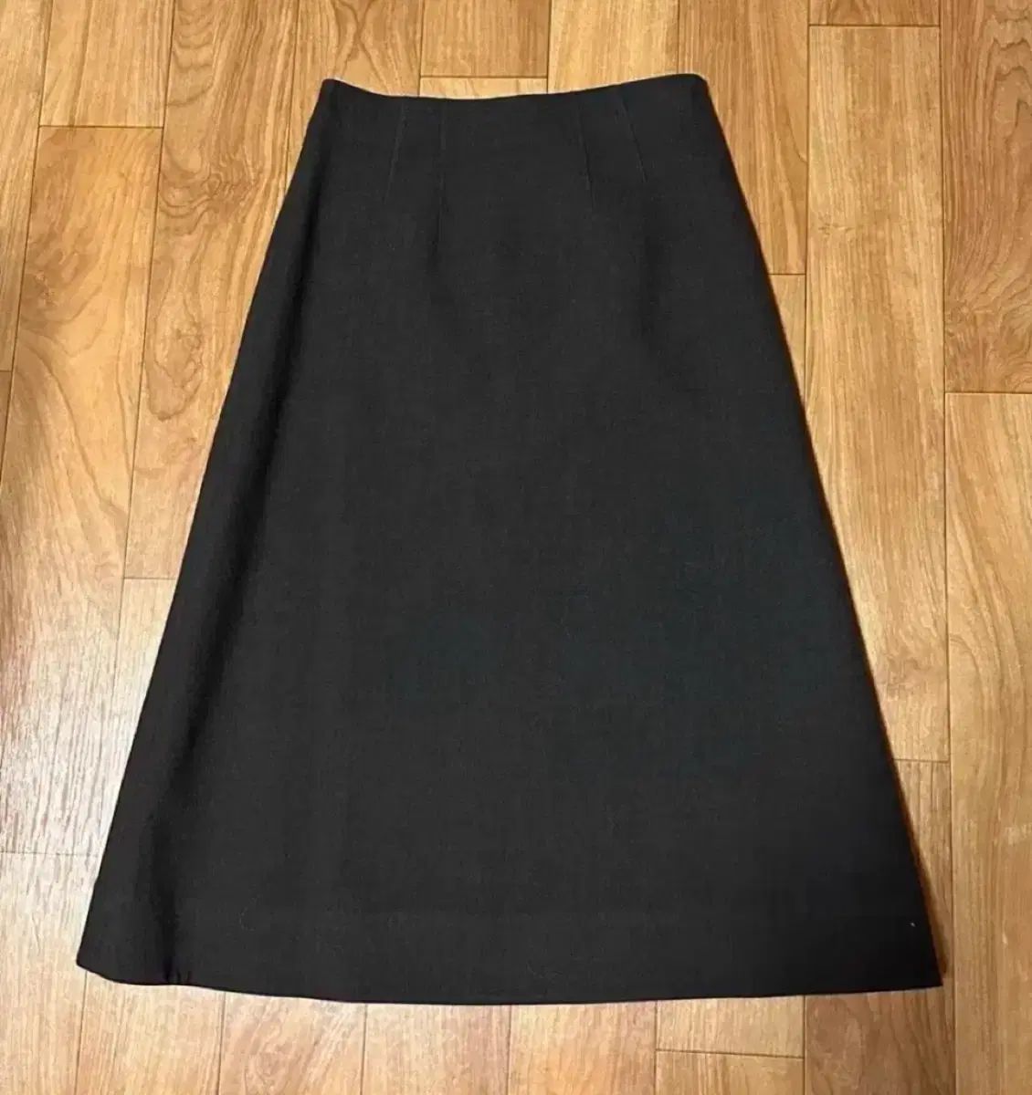 ダークブラウン