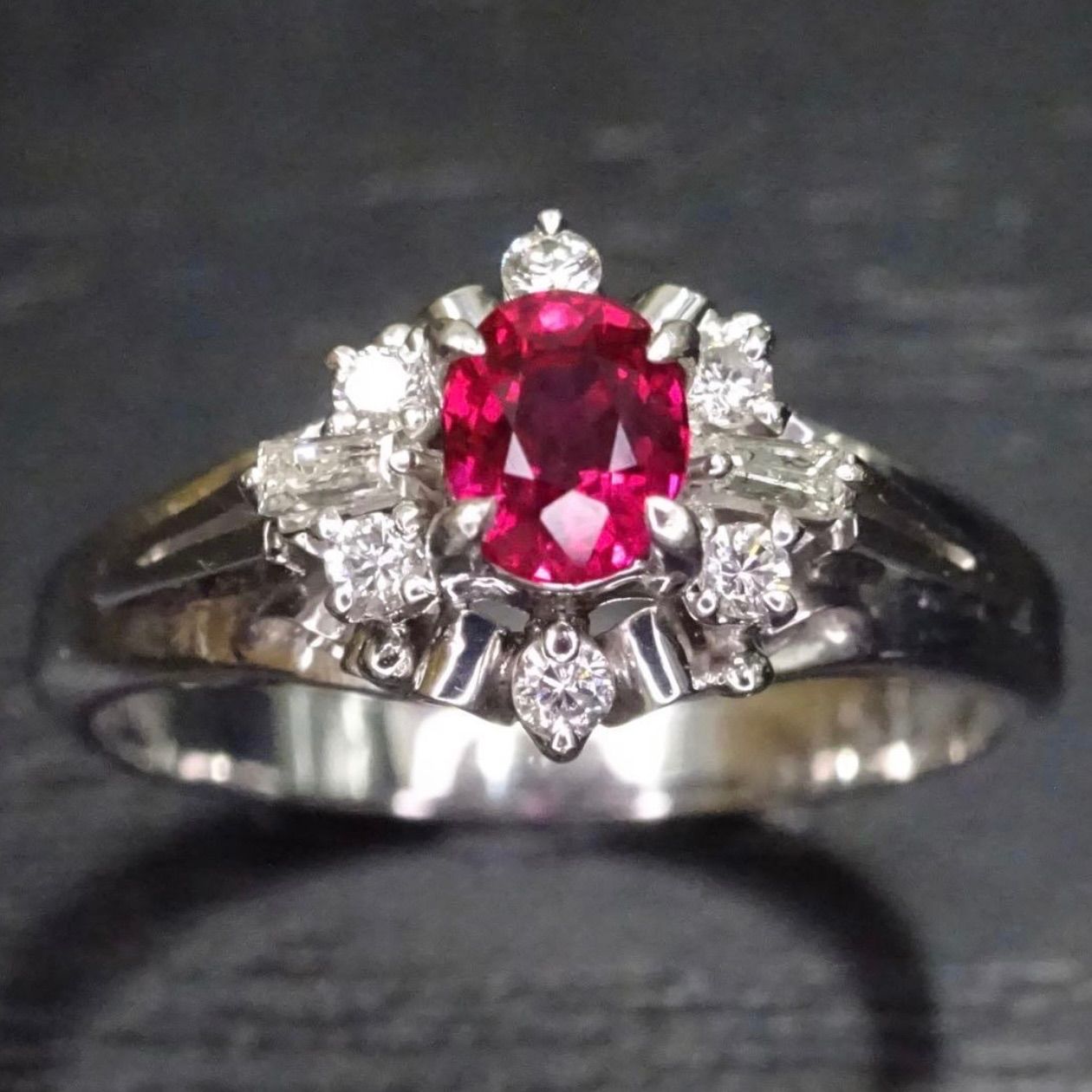 プラチナ pt 900 天然ルビー0.45 ct 天然ダイヤモンド0.16 ヴィンテージ レトロ デザイン リング 指輪 約11号 総重量約5.00 g ジュエリー 宝石 貴金属 ジュエリーショッププライス Shops