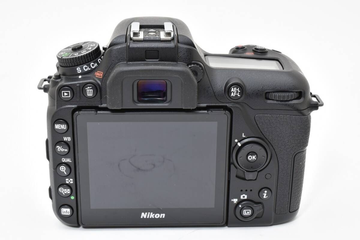 ☆極上品☆《ショット数2,185回 》ニコン Nikon D7500 ボディ☆ YM8813