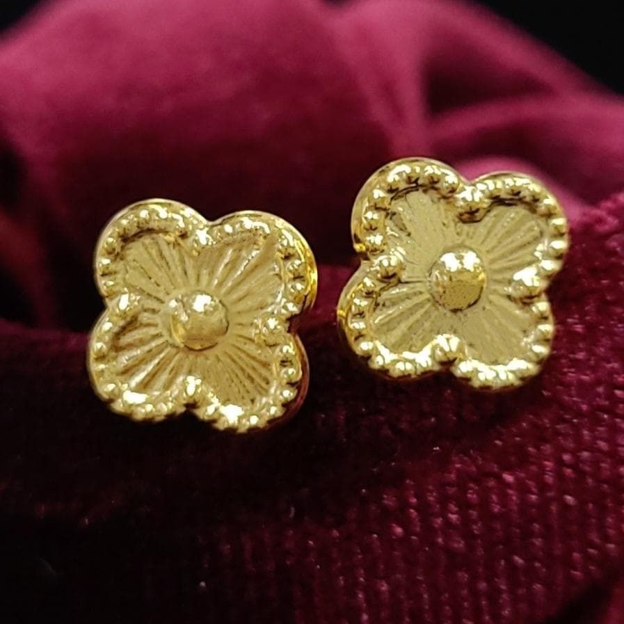 毎日幸運を 18金 K18 YG 四つ葉 クローバー フラワー ピアス