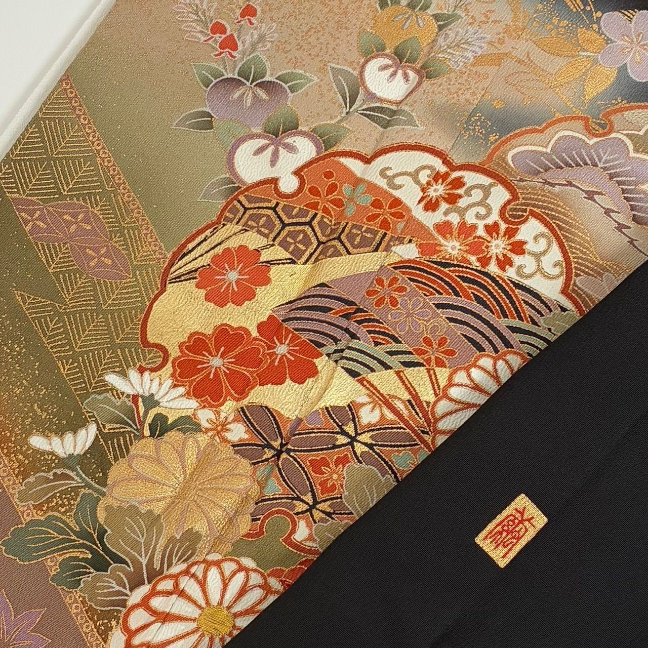 美品❇️豪華黒留め袖　作家もの金彩刺繍　 友禅暈し染め　比翼仕立てフルセット 181 黒留袖フルセット 正絹 丸に並び鷹の羽 作家物 友禅 金彩 豪華