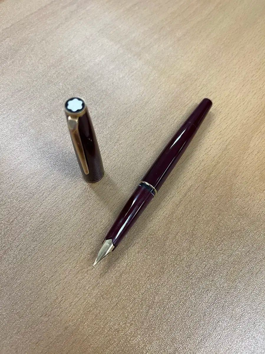 MONT BLANC 万年筆 221 バーガンディ色 ボディ
