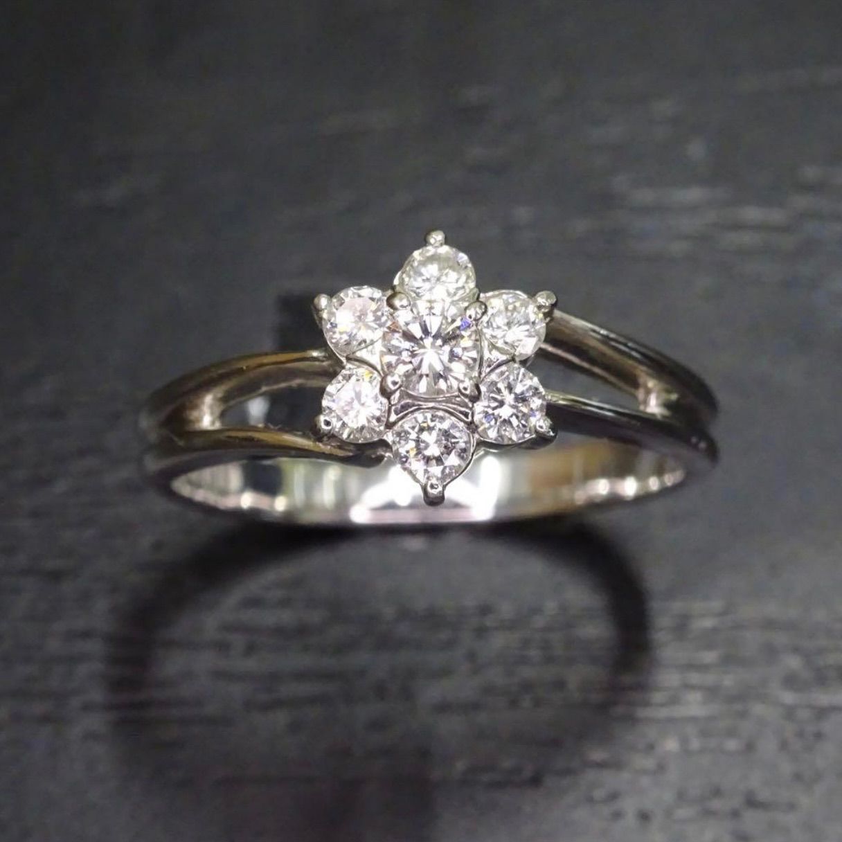 Pt900 配送 プラチナダイヤモンドデザインリング 天然ダイヤ デザイン