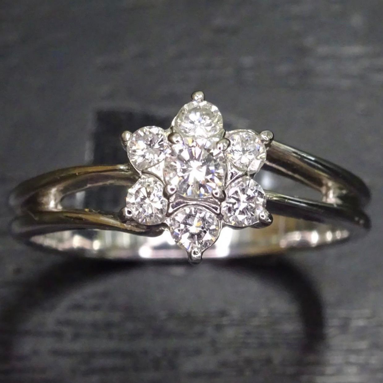 プラチナ pt 900 天然ダイヤモンド0.29 ct フラワーデザイン リング 指輪 約9号 総重量約3.12 g ジュエリー 宝石 貴金属 ジュエリーショッププライス Shops