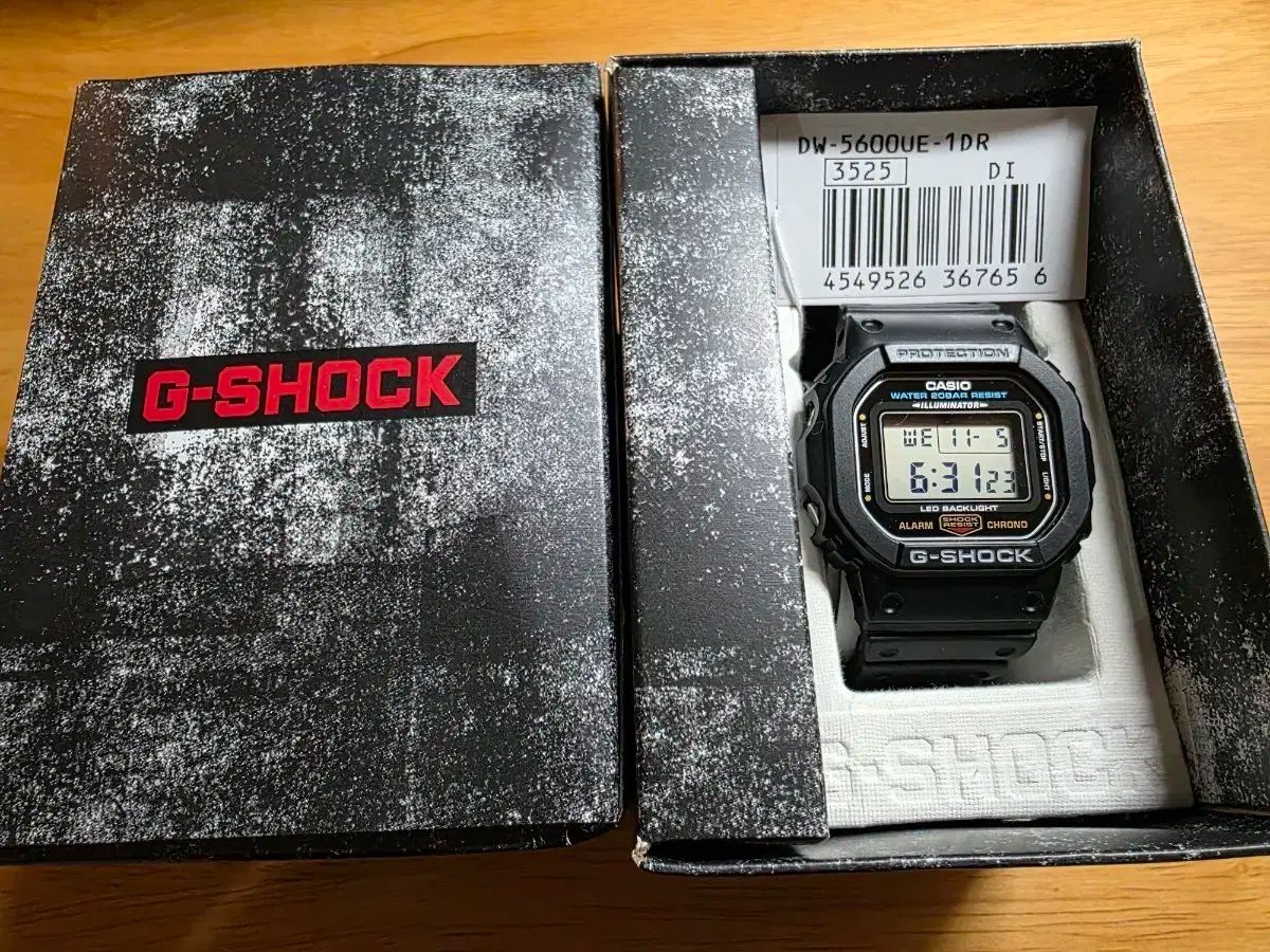 G-SHOCK DW-5600UE-1DR