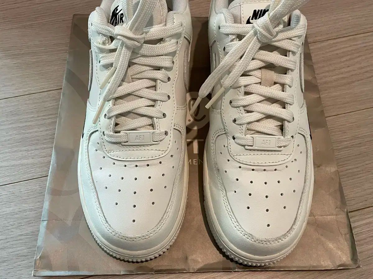 ナイキ エアフォース エッセンシャル TRK 3 245 10000