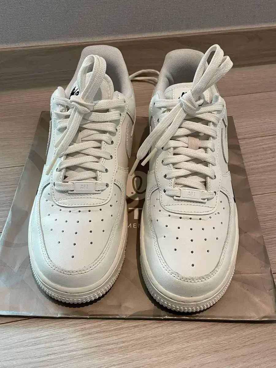 ナイキ エアフォース エッセンシャル TRK 3 245 10000