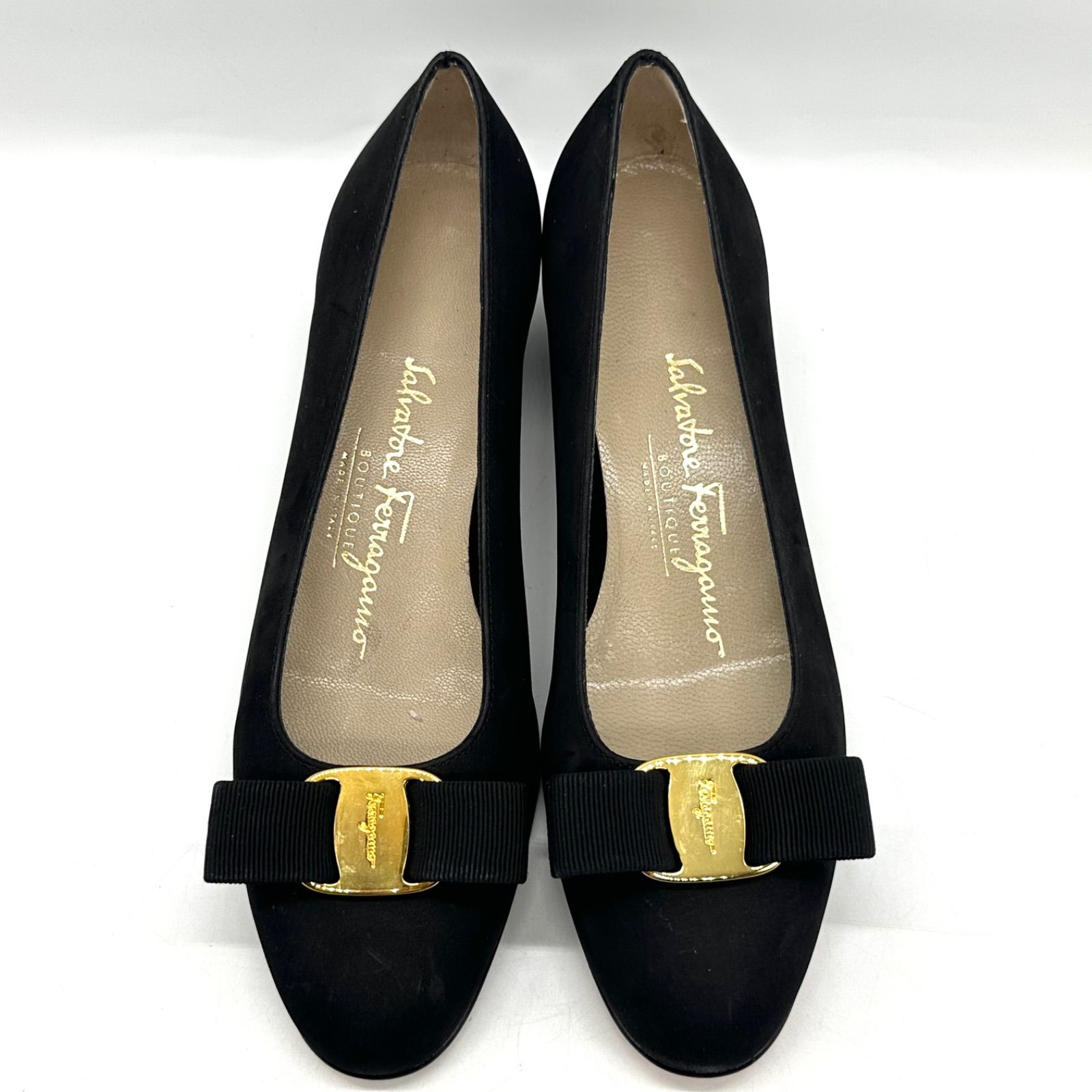 Salvatore Ferragamo サルヴァトーレフェラガモ パンプス ヴァラリボン ゴールド金具 スエード ブラック 6 C
