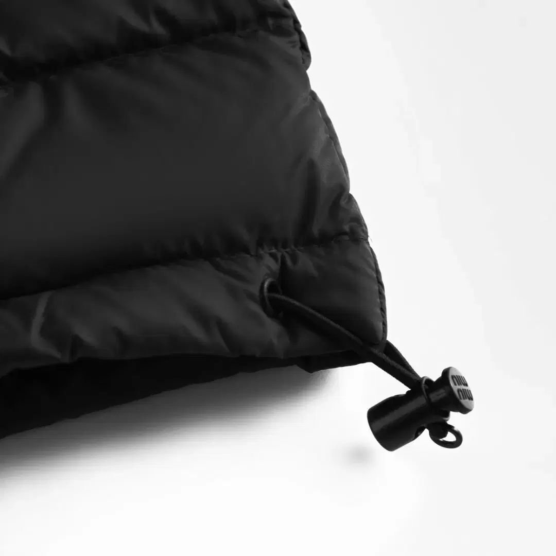 MIU MIU ミュウミュウ ユニセックス カジュアル ロゴ ブラック フード ダウン KANDAIZUMI_COM