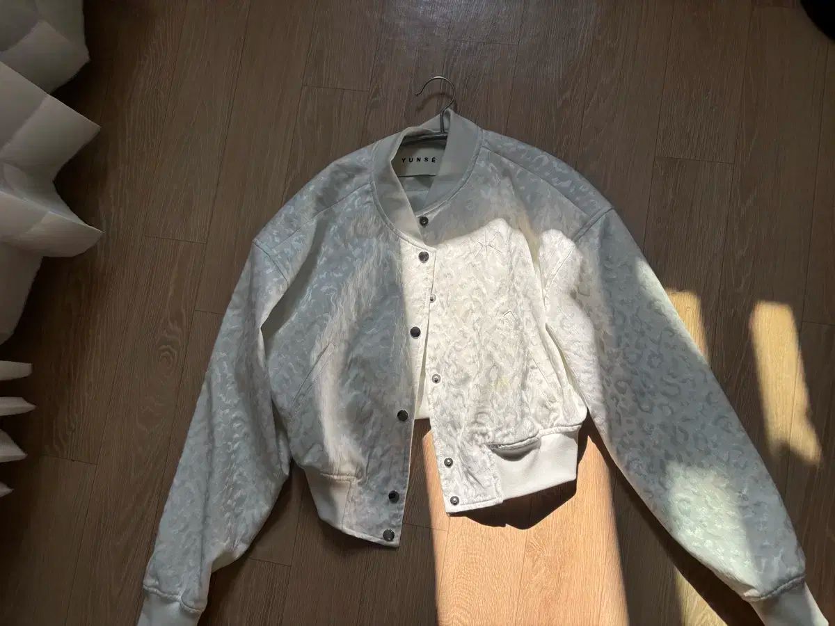 YUNSE 白 クロップド ブルゾン ジャケット