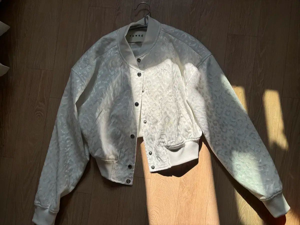 YUNSE 白 クロップド ブルゾン ジャケット