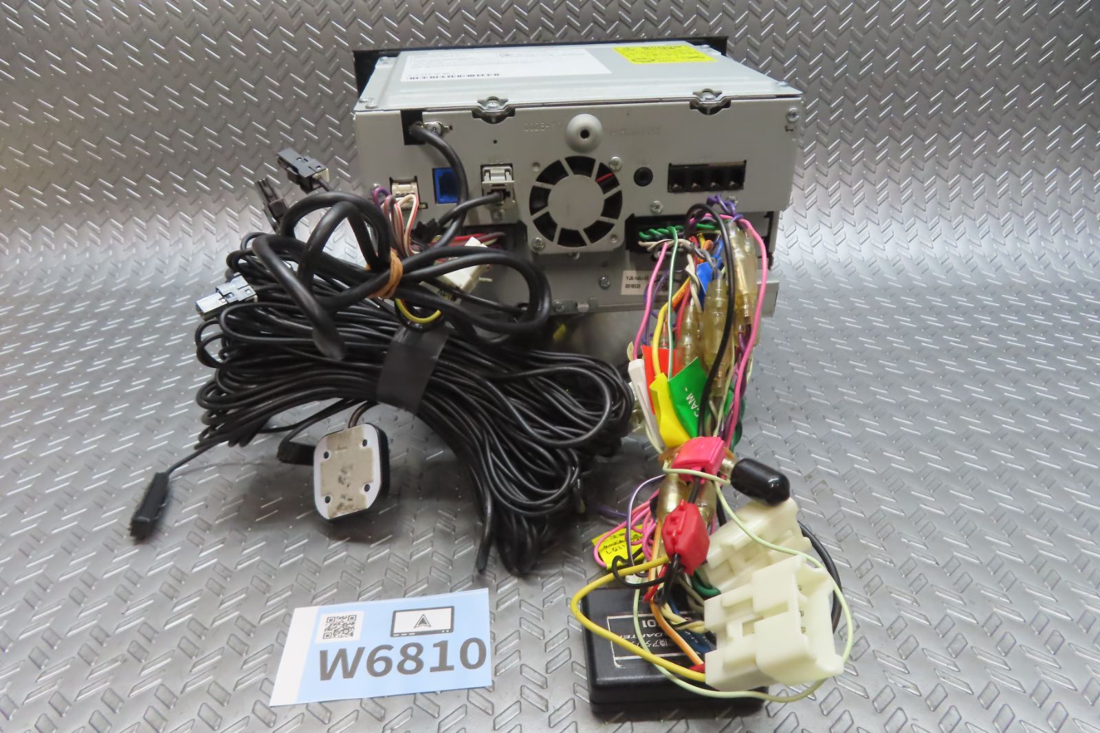 完動品保証付 W6810 ケンウッド メモリーナビ MDV-D504BTW TV地デジフルセグ内蔵 Bluetooth内蔵 TV視聴OK ロック解除済 配線セット付