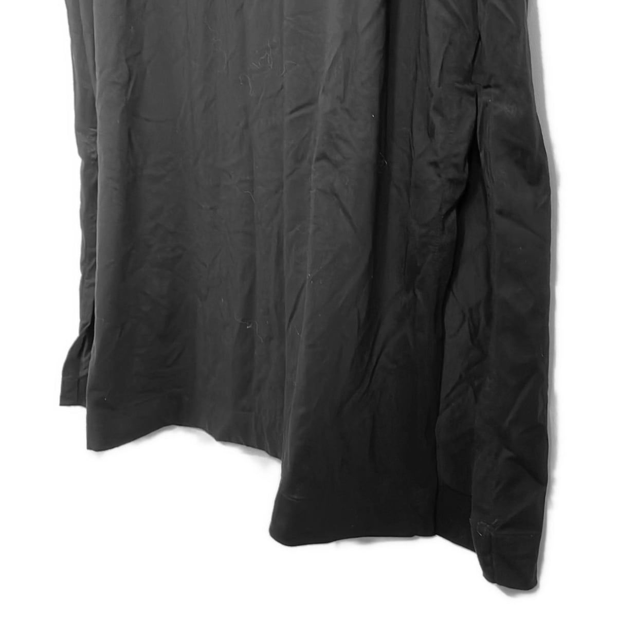 黒 クルーネック