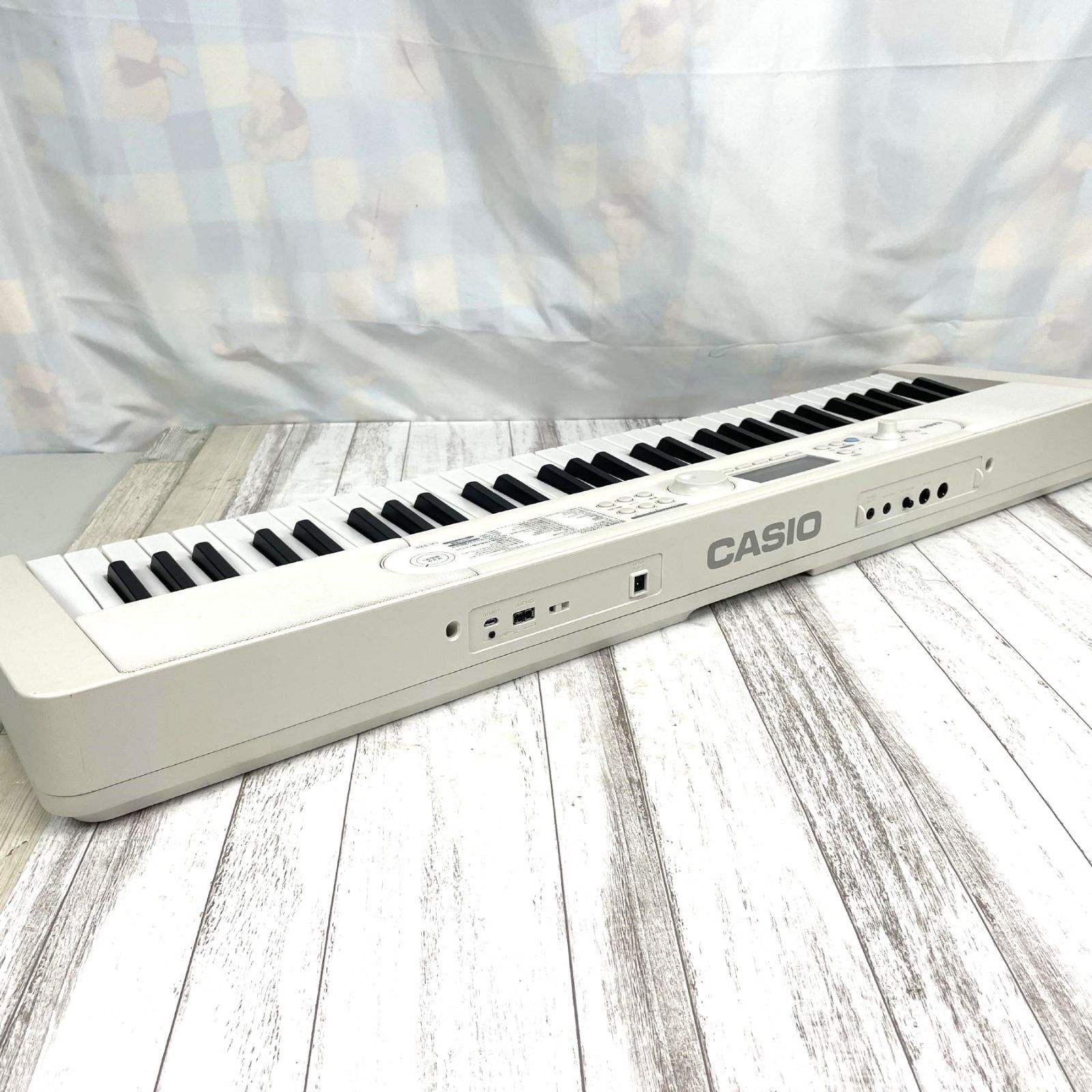  CASIO カシオ LK 520 光ナビキーボード 61鍵盤 e 147 キーボード 電子ピアノ ピアノ