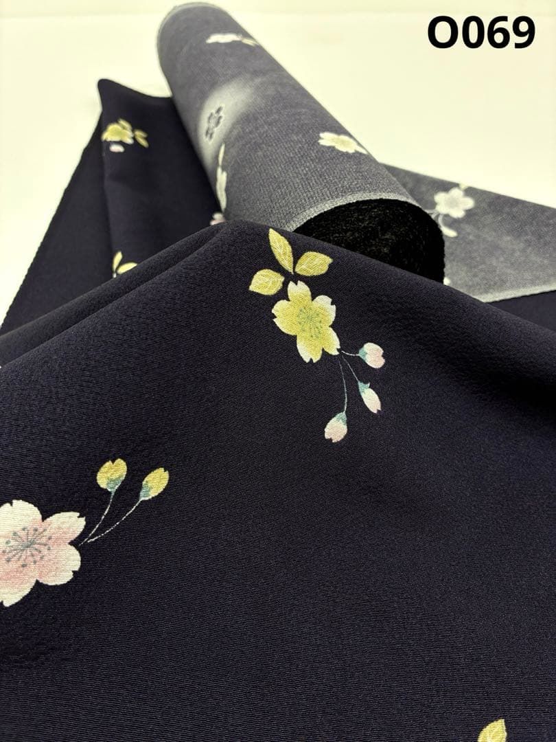 小紋 桜 蛍暈し 舞花文 ちりめん 舞桜 反物 正絹 O069