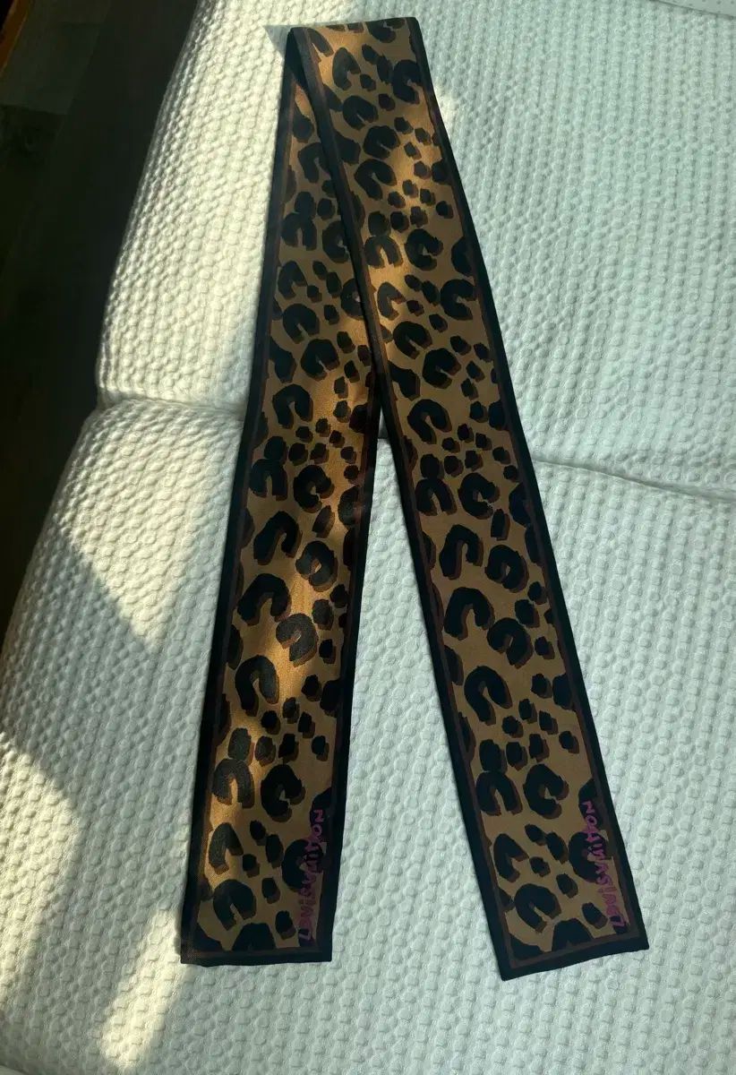 Louis Vuitton レオパード ホピ バンド スカーフ