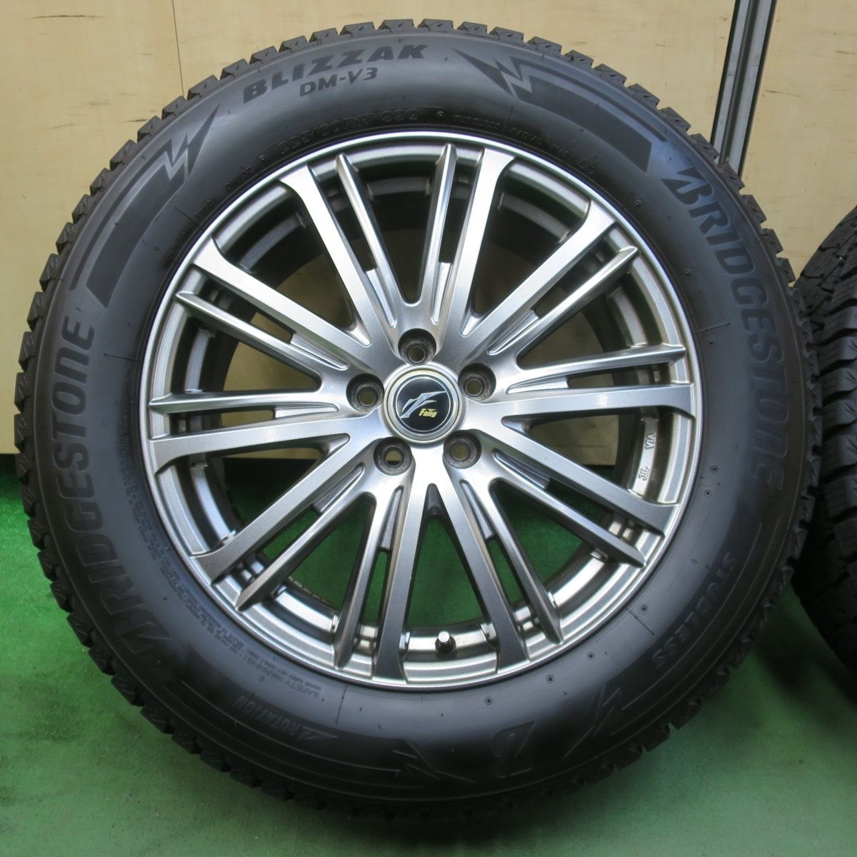 バリ溝 22年 9 5分 フォレスター XV 等 225 60 R 17 スタッドレス ブリヂストン ブリザック DM V 3 Fang ファング 17インチ PCD 100 5 H 5103010イス