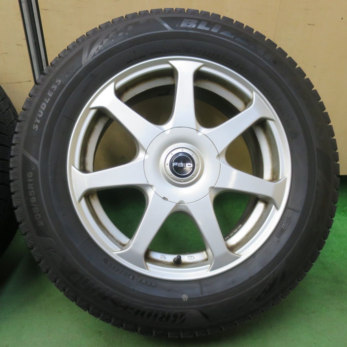  バリ溝 21年 9分 スタッドレス 205 65 R 16 ブリヂストン ブリザック VRX 3 FEID フェイド 16インチ PCD 100 114 5 H マルチ 5103015イス 16インチ タイヤ ホイールセット