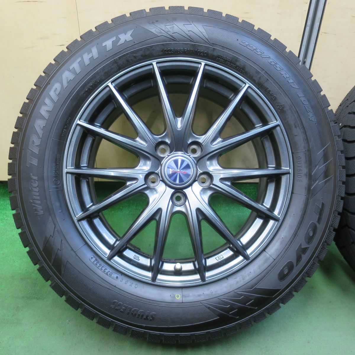 24年 キレイ スタッドレス 225 65 R 17 トーヨー ウインター トランパス TX VELVA SPORTZ ヴェルヴァ 17インチ PCD 114 3 5 H 5103014イス