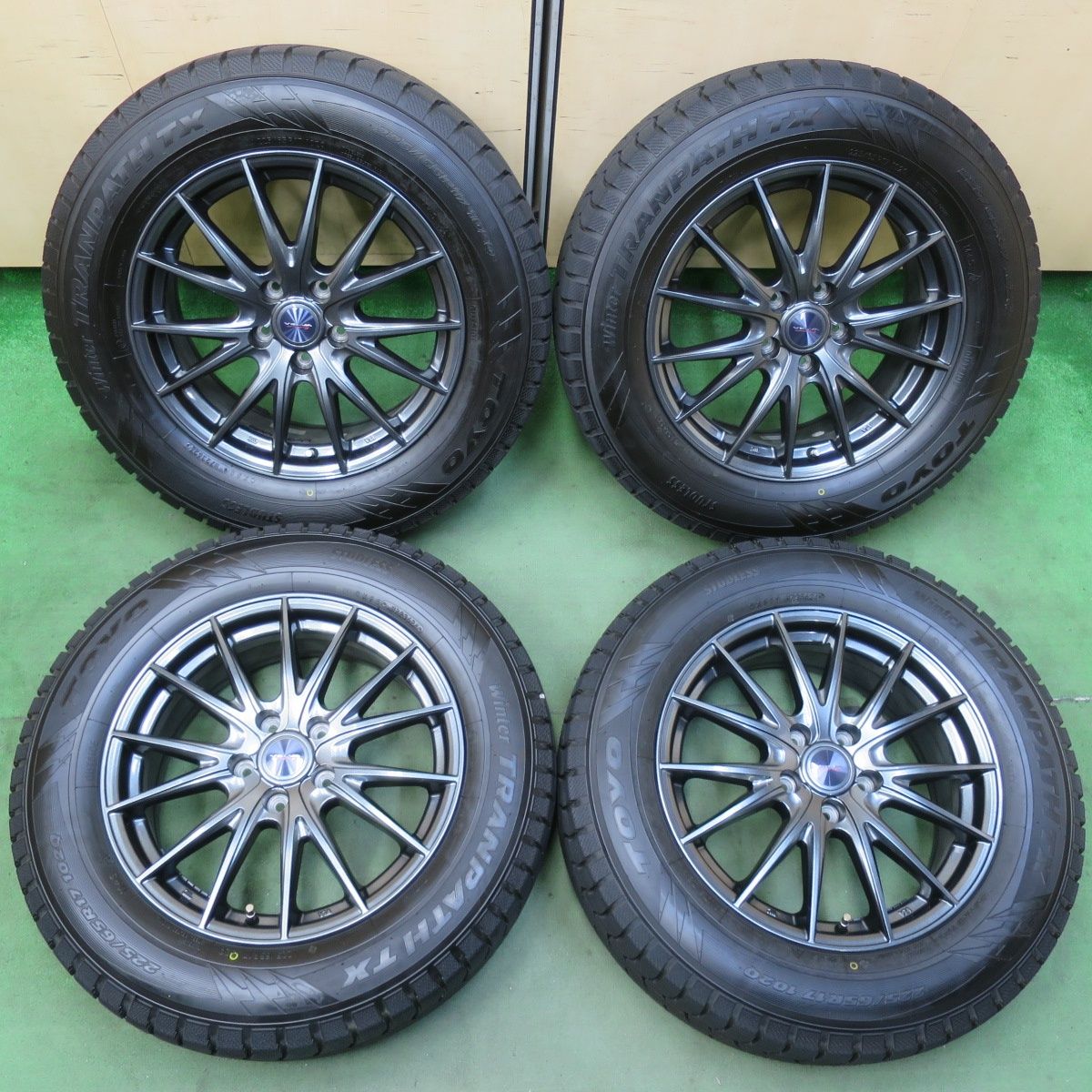24年 キレイ スタッドレス 225 65 R 17 トーヨー ウインター トランパス TX VELVA SPORTZ ヴェルヴァ 17インチ PCD 114 3 5 H 5103014イス