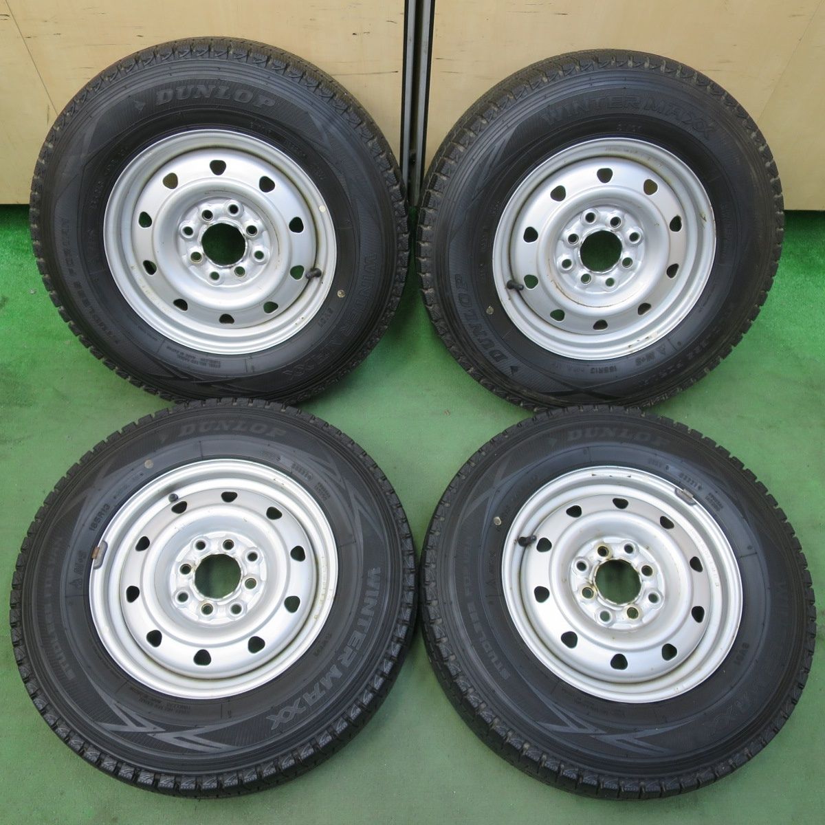 バリ溝 21年 9分 スタッドレス 165 R 13 6 PR ダンロップ ウインターマックス SV 01 TOPY スチール ホイール 13インチ PCD 100 114 3 4 H マルチ 5103006イス