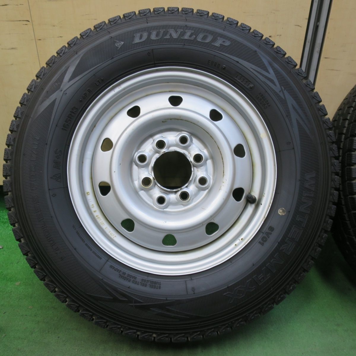 バリ溝 21年 9分 スタッドレス 165 R 13 6 PR ダンロップ ウインターマックス SV 01 TOPY スチール ホイール 13インチ PCD 100 114 3 4 H マルチ 5103006イス