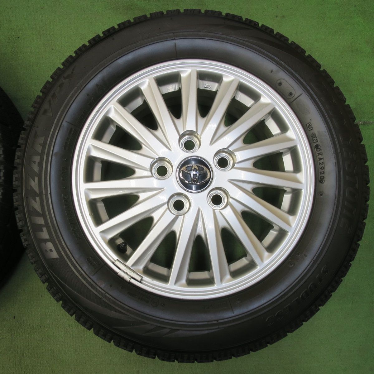 ブリヂストン15インチ スタッドレス ノアVOXY純正4本　滋賀 ブリヂストン15インチ スタッドレス ノアVOXY純正4本 トヨタ TOYOTA
