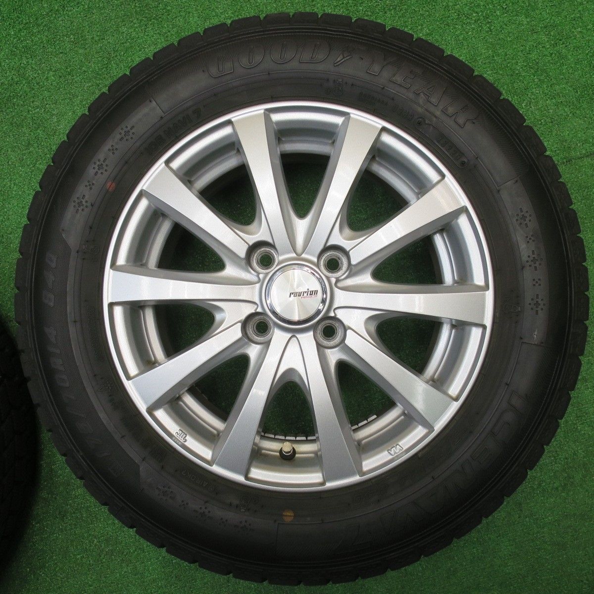 バリ溝 キレイ 9 5分 スタッドレス 175 70 R 14 グッドイヤー アイスナビ7 ravrion RS 01 ラブリオン 14インチ PCD 100 4 H ス