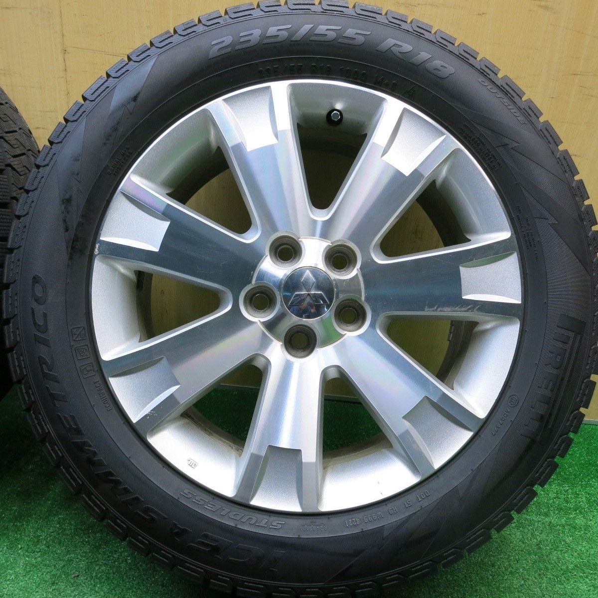 バリ溝 21年 9 5分 三菱 デリカ D 5 235 55 R 18 スタッドレス ピレリ アイスアシンメトリコ 18インチ PCD 114 3 H ス