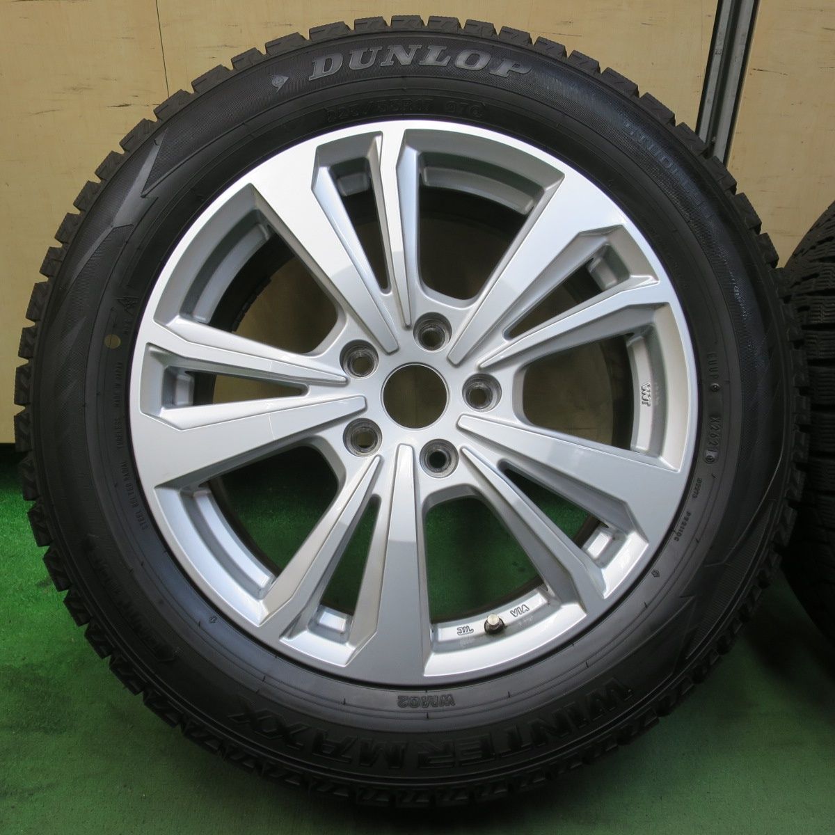 バリ溝 21年 キレイ 9 5分 BMW 等 smartline 365 225 55 R 17 スタッドレス ダンロップ ウインターマックス WM 02 スマートライン 17インチ PCD 112 5 H 5103004イス