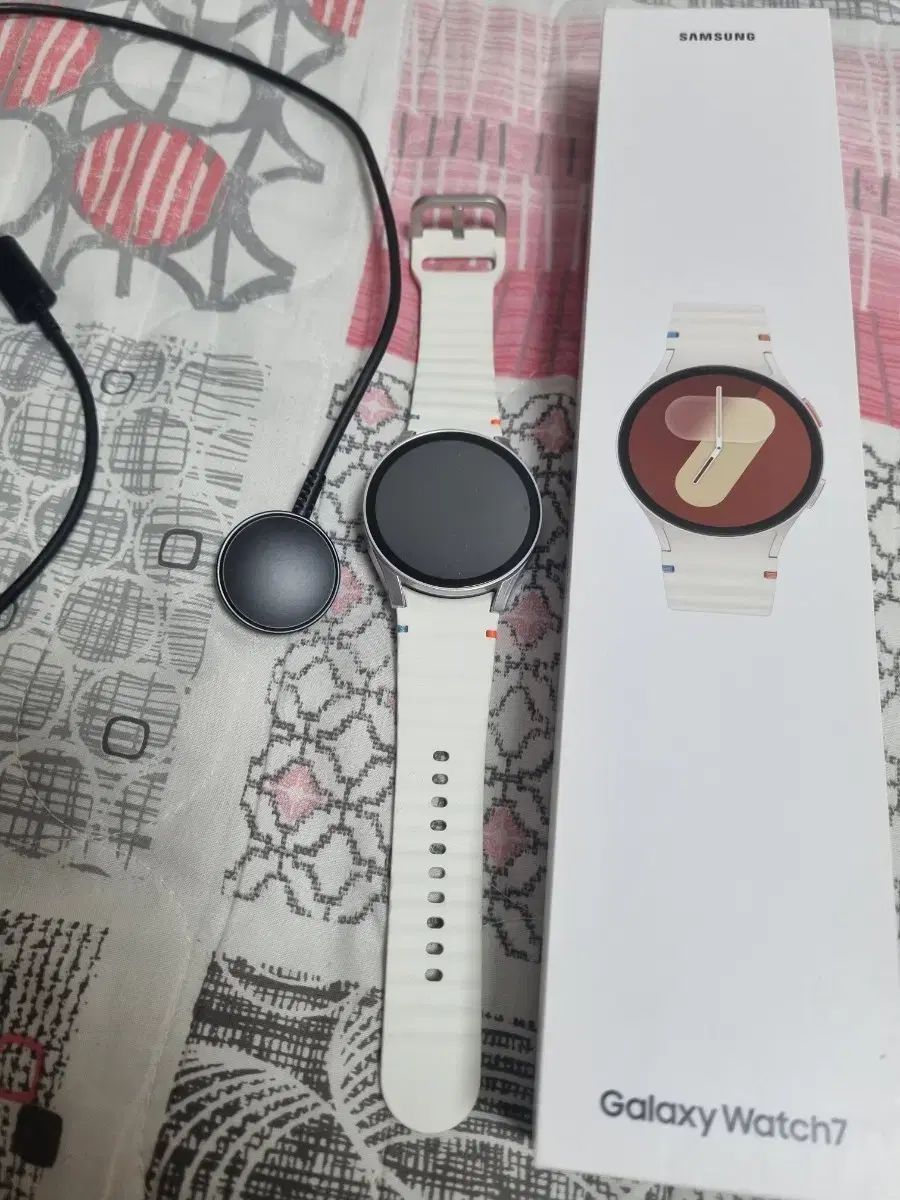 ギャラクシー ウォッチ7 40 mm クリーム Wi Fi