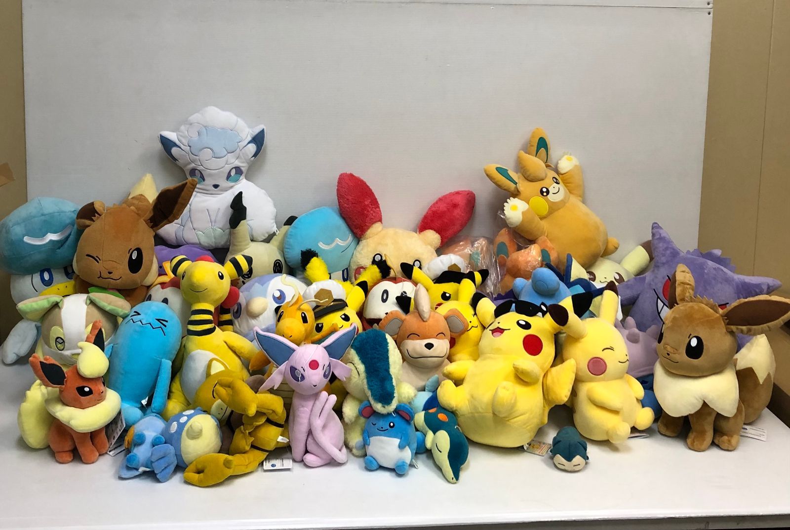 2個口発送 ポケットモンスター ぬいぐるみ まとめ 大量 ピカチュウ ゴンベ ヒノアラシ 他 汚れあるもの含む 品 smstoy092054