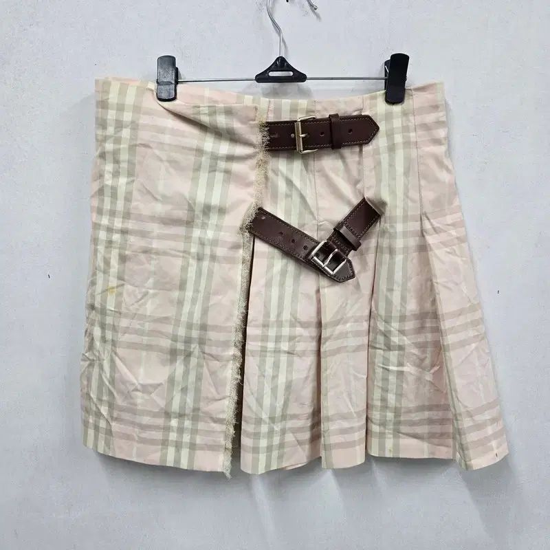 64 バーバリー レディース ミニスカート