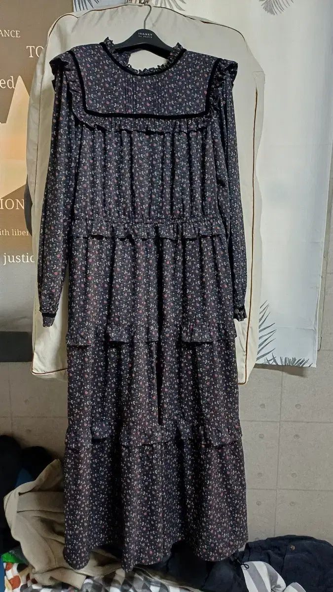 サースデーアイランド ロング丈ワンピース