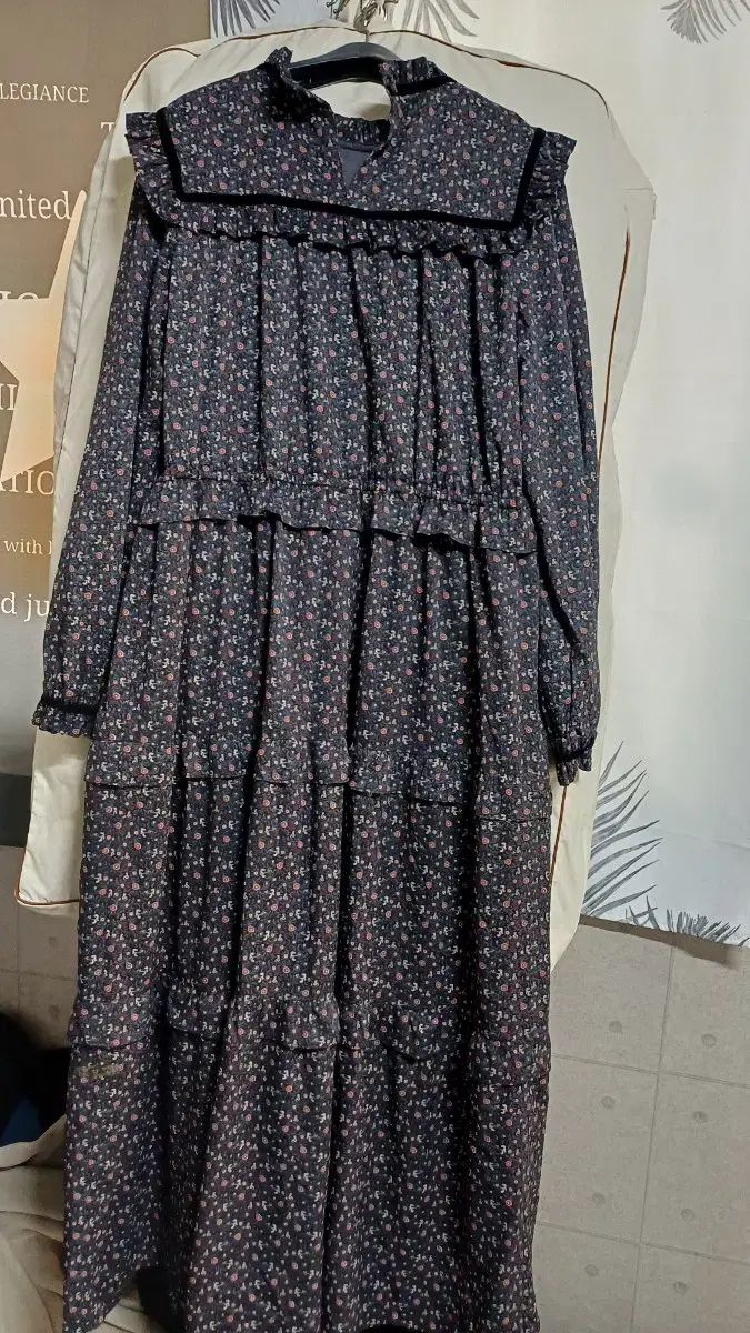 サースデーアイランド ロング丈ワンピース