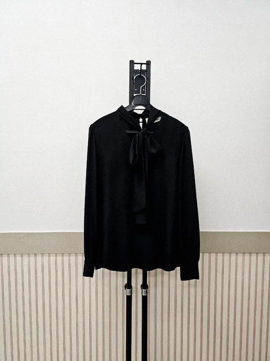 MOJO.S.PHINE モジョエスピン Vネック スカーフ ブラウス