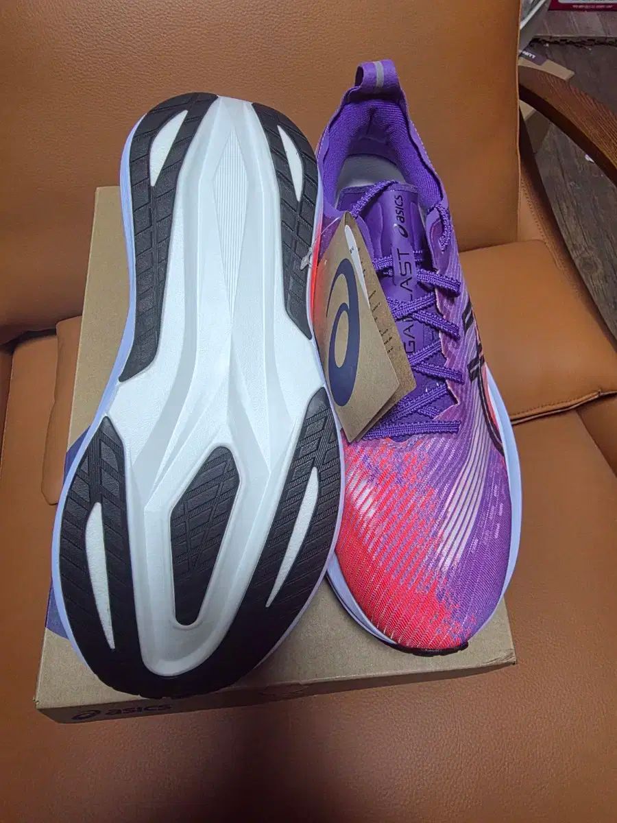 アシックス MEGA BLAST 270