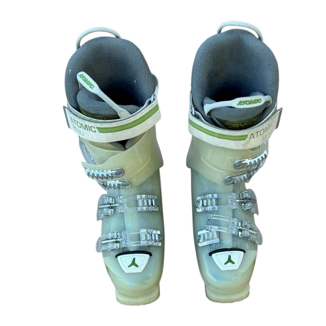 ATOMIC スキーブーツ
