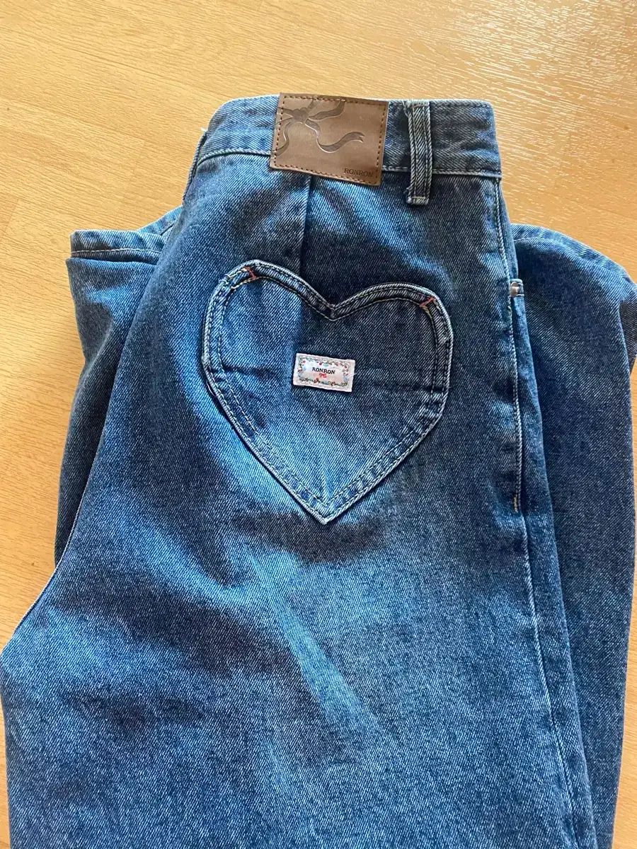 ロンロン ハートスティッチ デニムパンツ DECORATOM_COM_BR