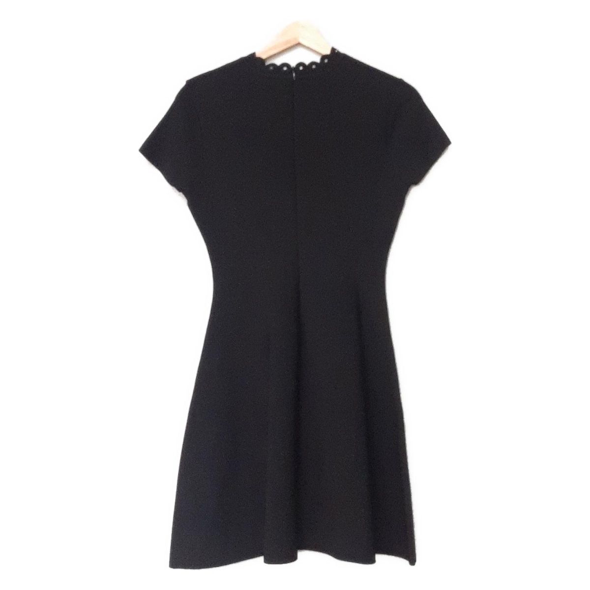 VALENTINO バレンチノ ワンピース サイズS レディース - 黒 半袖 ひざ丈 ニット カットワーク 刺繍