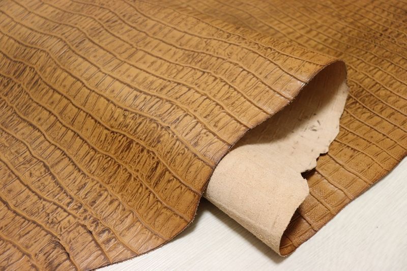 ナチュラルブラウン 117 ds ヌメ革 ショルダーレザー 牛革 イタリア レザー クロコ型押し はぎれ 一枚革 レザークラフト 革 皮 本革 diy 生地 材料