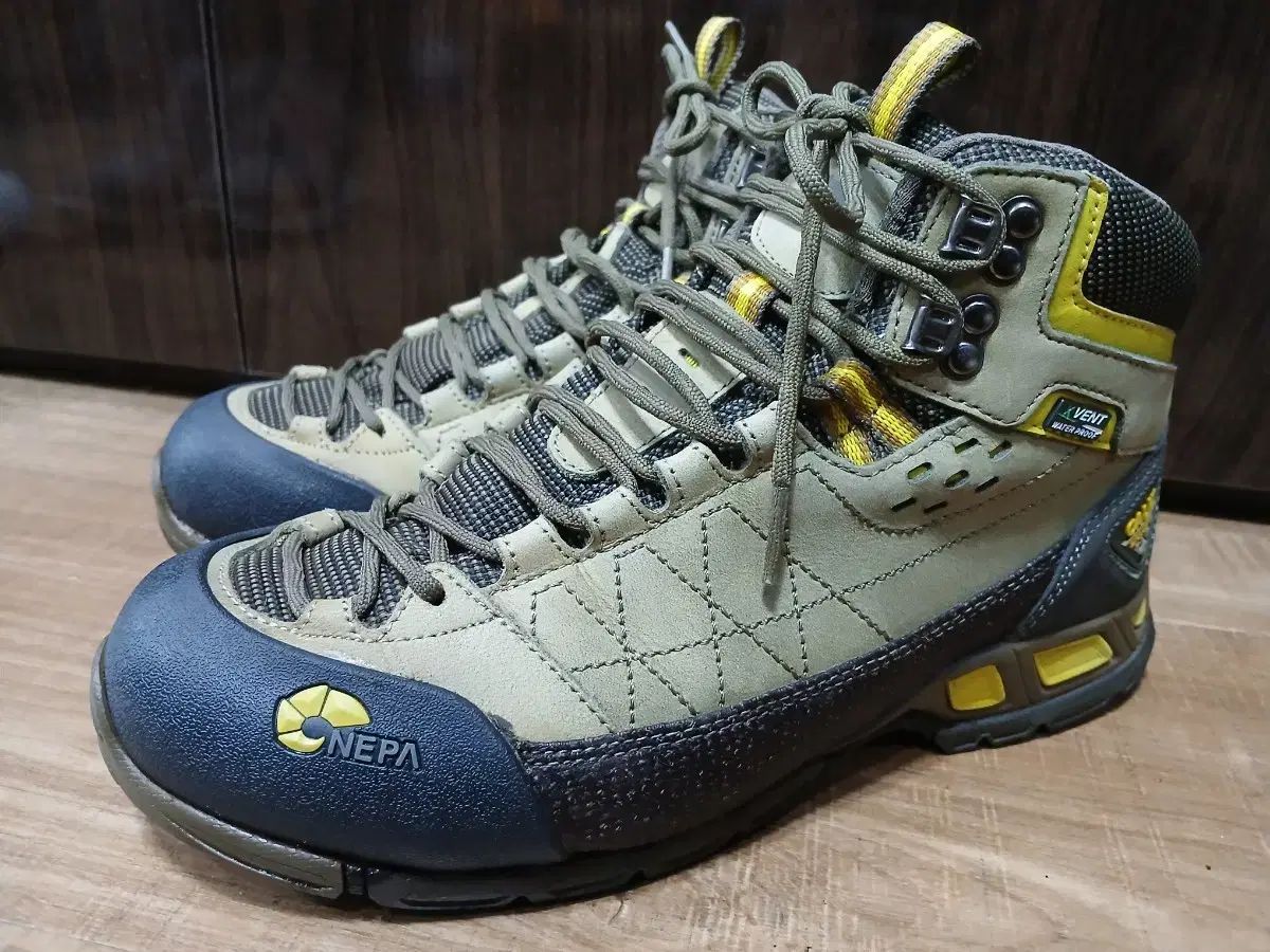 NEPA ネパ 登山靴 トレッキングシューズ 260mm