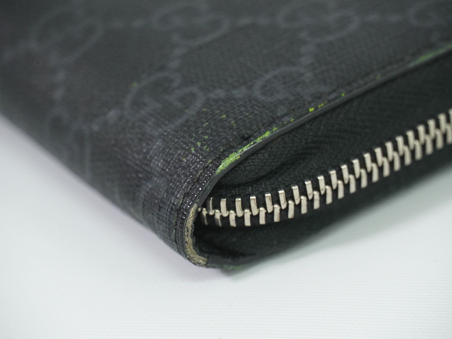 ラウンドファスナー長財布 グレー