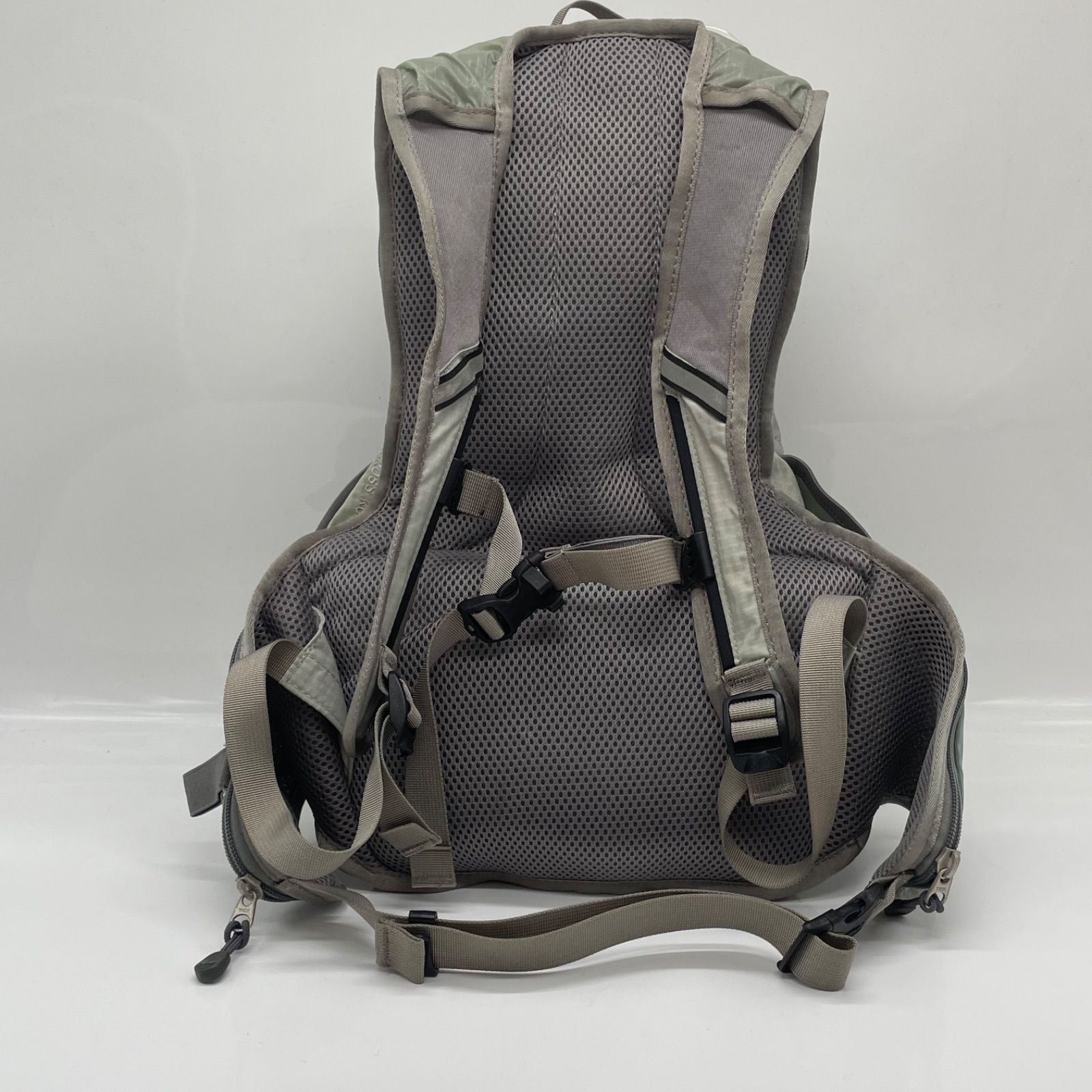 BN6690 montbell モンベル CROSS RUNNER PACK15 リュック バックパック カーキグレー系