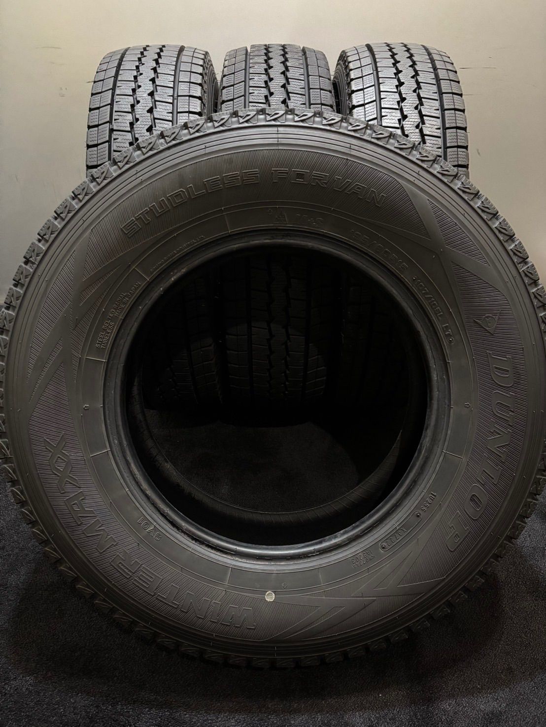 195 80 R 15 107 105 L LT DUNLOP WINTER MAXX SV 01 22年 スタッドレス 4本 ダンロップ ウィンターマックス ハイエース キャラバン 2 K 519 15インチ スタッドレス タイヤ