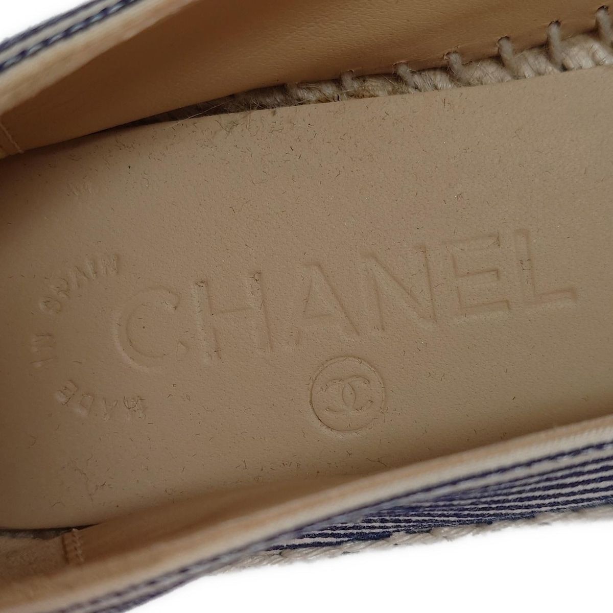  CHANEL シャネル スリッポン 36 レディース - G 29762 アイボリー×ダークネイビー エスパドリーユ ストライプ ココマーク レザー その他 靴