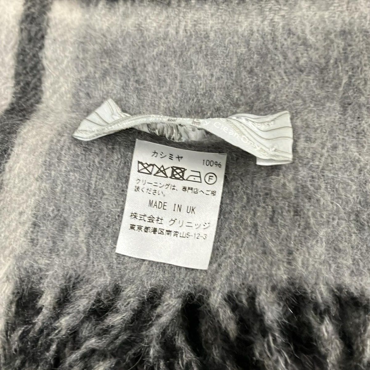 - グレー×黒×白