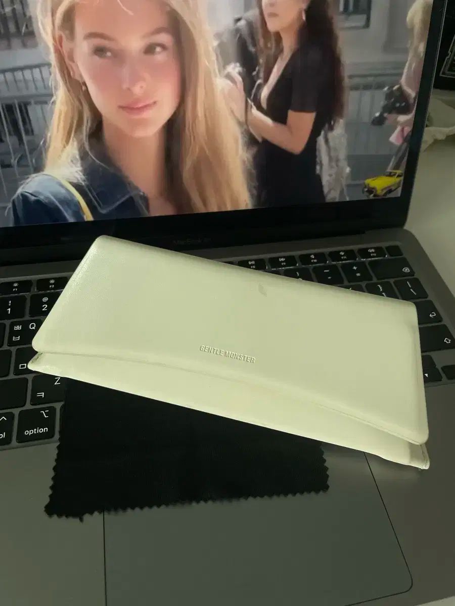 ジェントルモンスター コニックサングラス