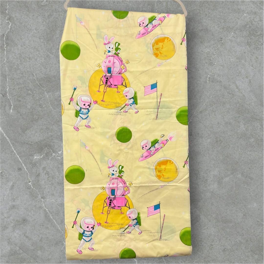 昭和レトロ 大判 生地 はぎれ 宇宙柄 ヴィンテージ ファブリック 古布 ビンテージ 昭和レトロ キャラクター Vintage Japanese Textile ハンドメイド素材 レトロファブリック ビンテージ生地 アポロ12号